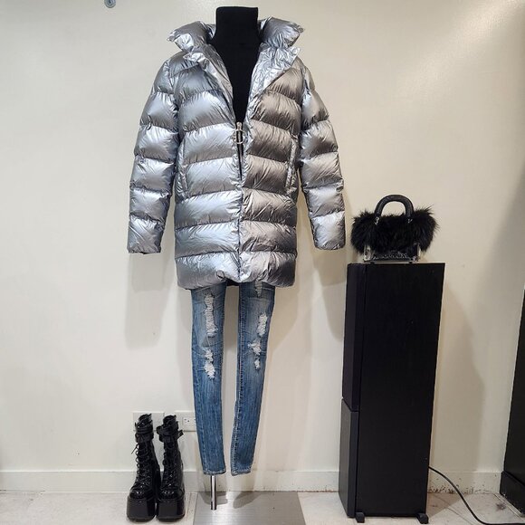 💥HOT ITEM!💥Dols Kill Oversized "Frosted" Metallic Silver Puffer in Silver - Picture 1 of 13
